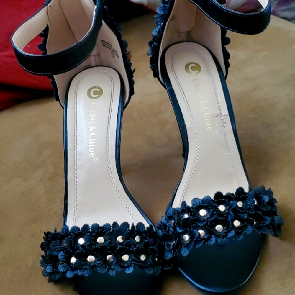 Chase and Chloe brand heels